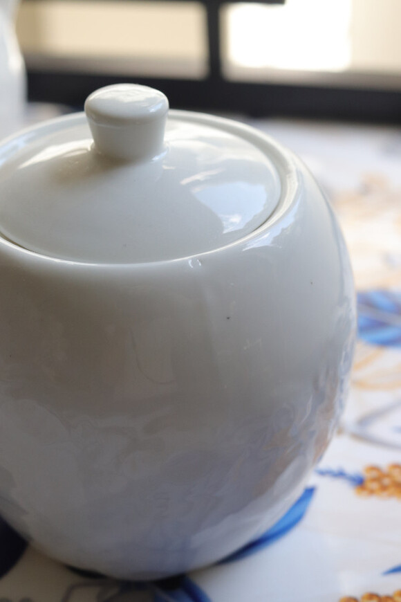 Różana, porcelanowy mlecznik i cukiernica