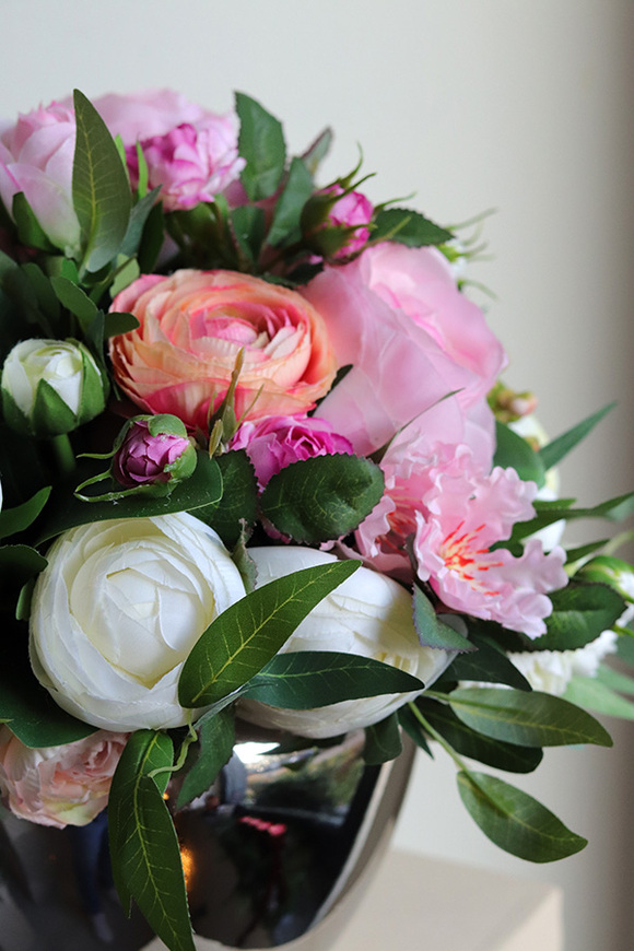 Cinderella Rosalia, efektowna kompozycja kwiatowa