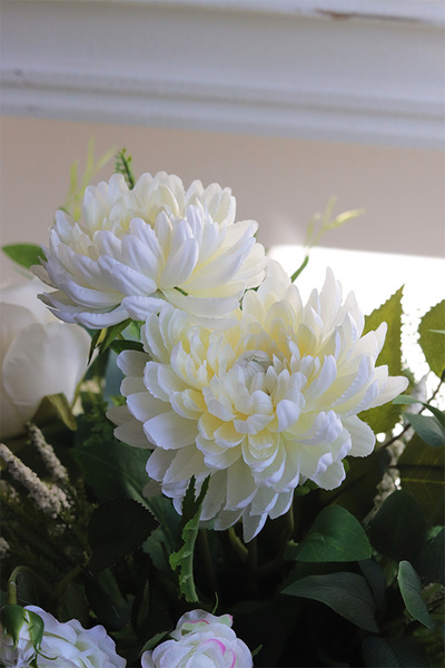 Białe Marzenie, wiązanka nagrobna na plastrze drewna,