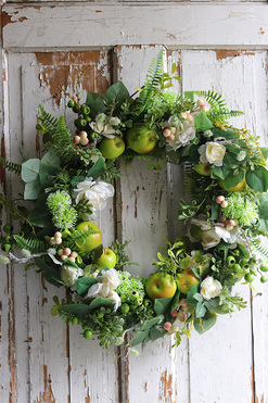 W Sadzie, jesienny wianek na drzwi z jabłkami, śr.65cm