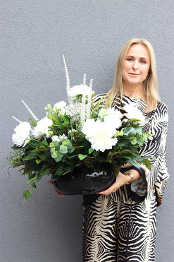 Biała Electra, kompozycja nagrobna w misie, wym.47x68cm