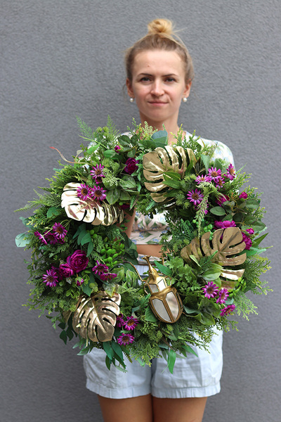 bogaty zielony wianek z figurką, Żuczek, śr.52cm