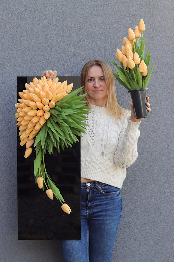 Tulippo New Design Morelle, dekoracja nagrobna na czarnej podstawie