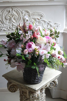 Pink Flowers, kosz z różowymi kwiatami