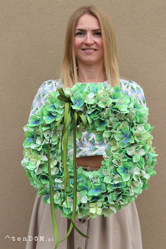 Hortensje Miętowe, zielony wianek na drzwi