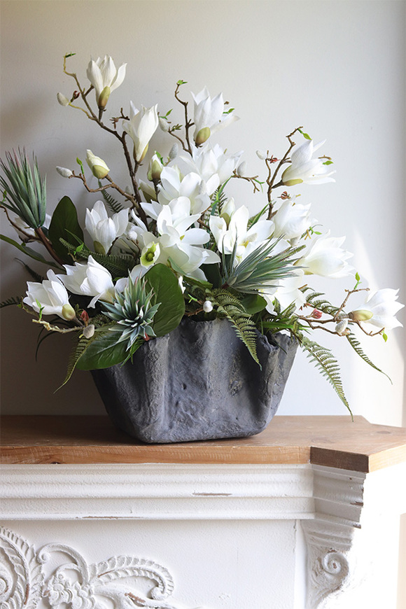 White Magnolie Volcan, nowoczesna kompozycja nagrobna w misie