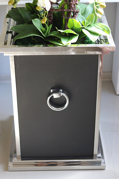 Monumento Royal, ekskluzywny storczyk podłogowy w metalowej donicy