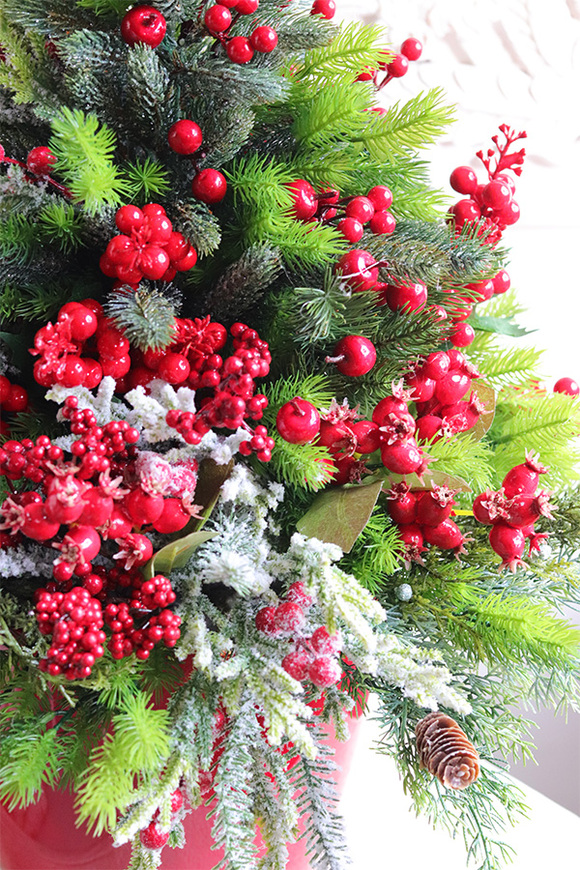 Leśna Wigilia, choinka sztuczna udekorowana w doniczce