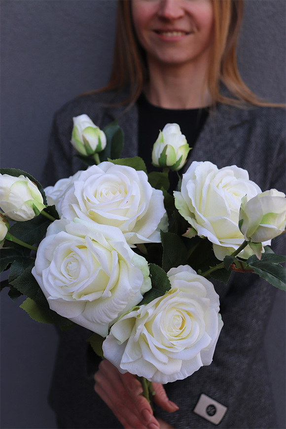 Rozano, bukiet białych róż do wazonu