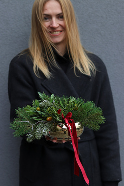 Winter Classic Mini, świąteczny stroik w złotej misie, wym.22x36x25cm