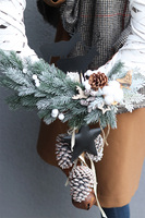 Czarne Renifery, świąteczny wianek z zawieszką