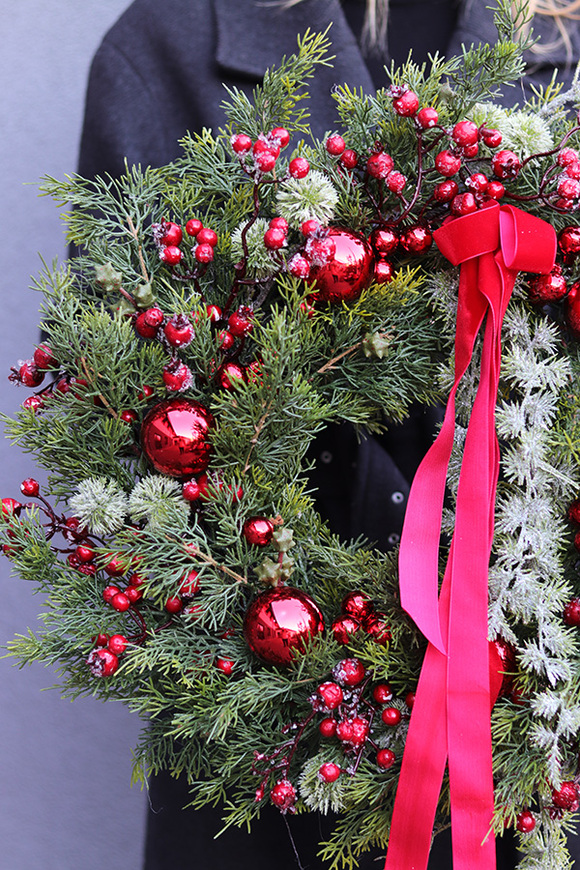 Magia Świąt, zimowy wianek z dzwonkami