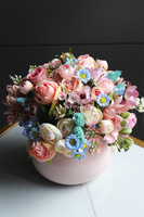 Majeczka Pink, kompozycja kwiatowa w naczyniu