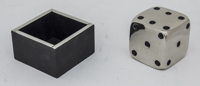 Dice, srebrna kość do gry / figurka, wym.7.5x9x9cm