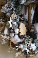 Skrzat w Czapce, bożonarodzeniowy wianek na drzwi