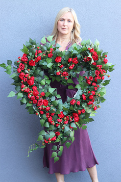 Angielska Róża Red, wieniec nagrobny w kształcie serca, dł.100cm 