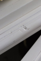 Bristol White, biblioteczka kredens