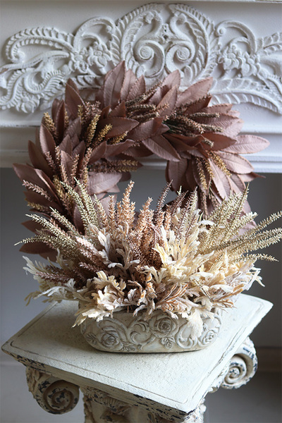 Wrzosy Beige, kompozycja kwiatowa w czarnej donicy