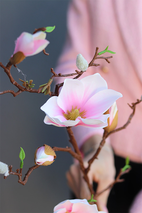 Magnolia Spring, sztuczny kwiat na gałązce