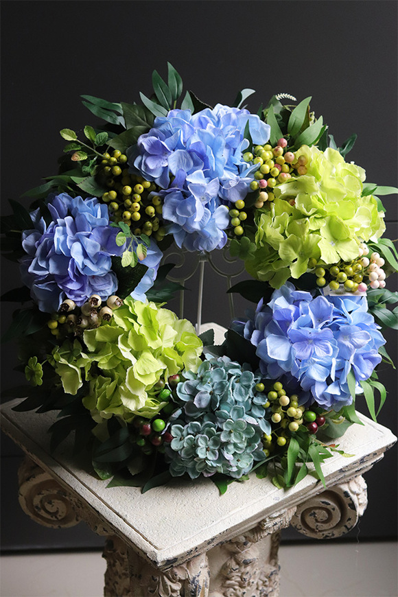 Hortensje Blueni 2, kwiatowy wianek na drzwi