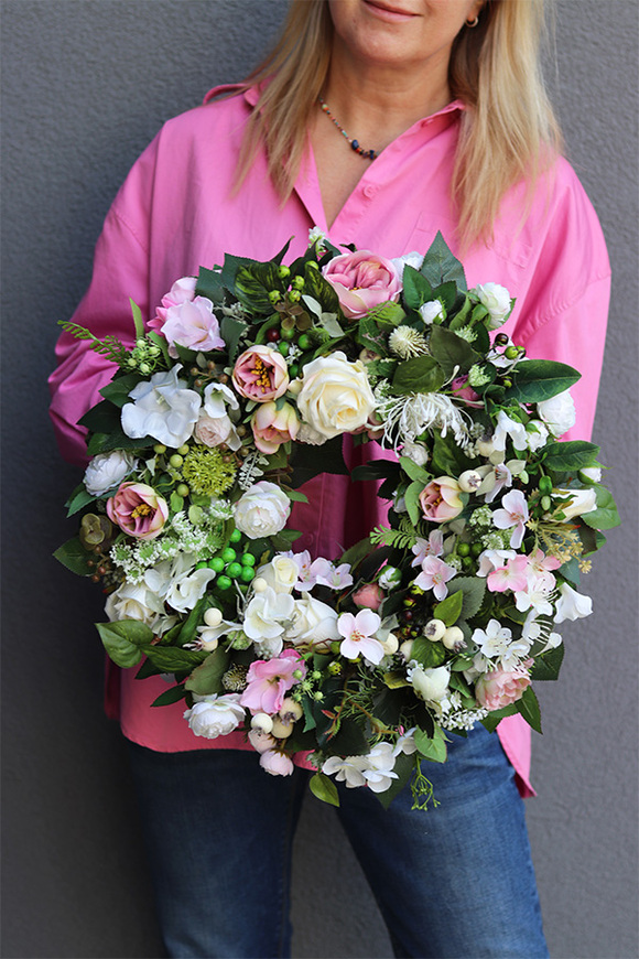 Megusta 2, kwiatowy wianek na drzwi