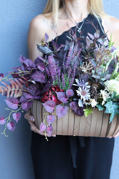 Meria, dekoracja nagrobna w drewnianej skrzyneczce, wym.40x70x30cm