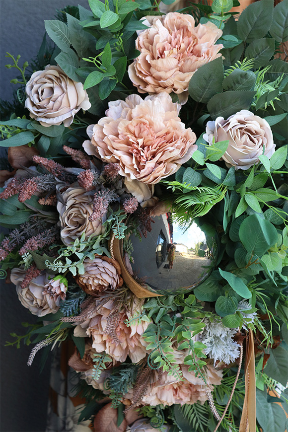 Srebrna Perła Beige, wiązanka nagrobna z kulą, dł.80cm