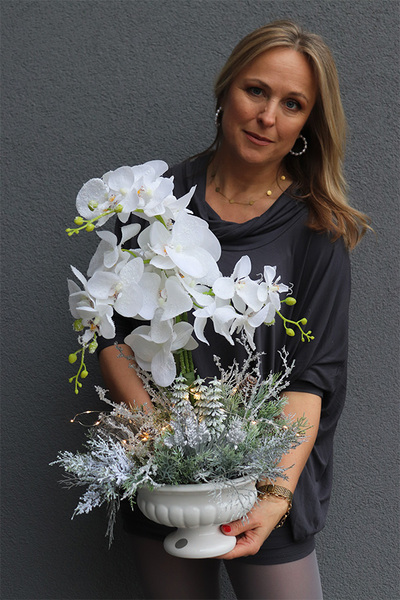 Frozen Orchid, elegancki storczyk zimowy w pucharze