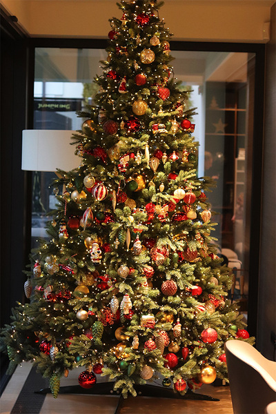 Moko Xmas, dekorowanie choinki u klienta