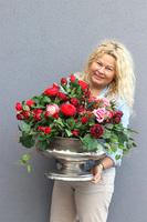 Polska Róża, kompozycja kwiatowa w pucharze