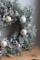 Mroźny Las, zimowy wianek na drzwi LED