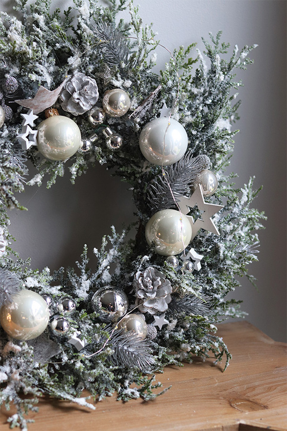 Mroźny Las, zimowy wianek na drzwi LED