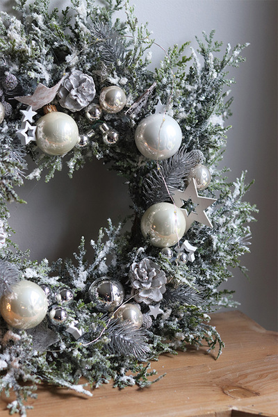 Mroźny Las, zimowy wianek na drzwi LED