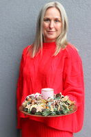 Gellia, stroik ze świecą na talerzu