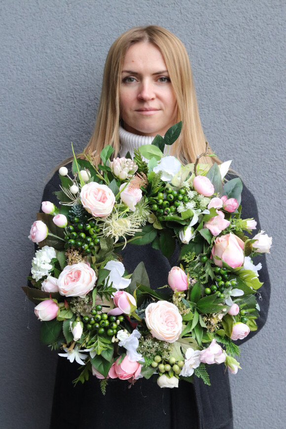 Megusta, kwiatowy wianek na drzwi