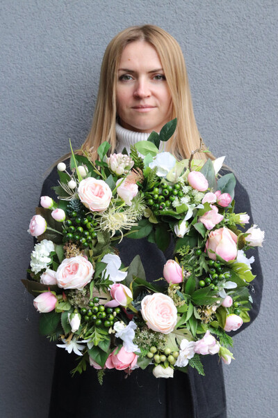 Megusta, kwiatowy wianek na drzwi