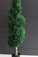 Cyprys, sztuczna roślina w doniczce