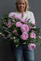 Nerute Delicata, kompozycja nagrobna w misie