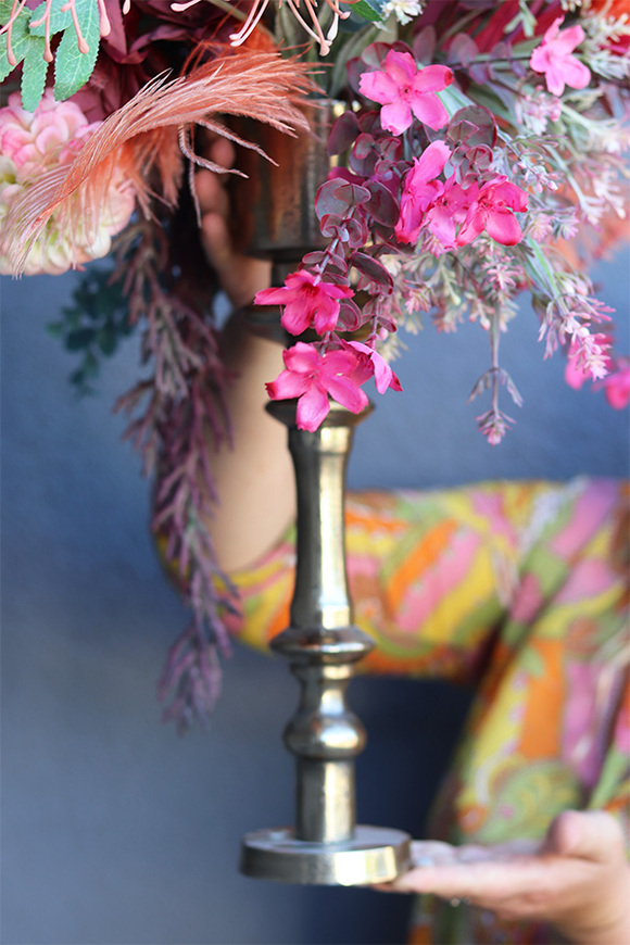 Bollywood, kompozycja kwiatowa w energetycznych kolorach