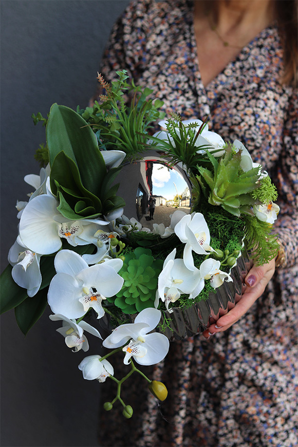 Dekoria White Deko, kompozycja z orchideą w srebrnej misie