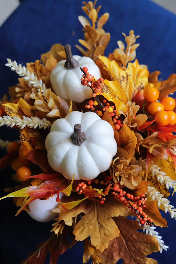 Jeżyk Autumn Glamour, jesienna kompozycja z dyniami