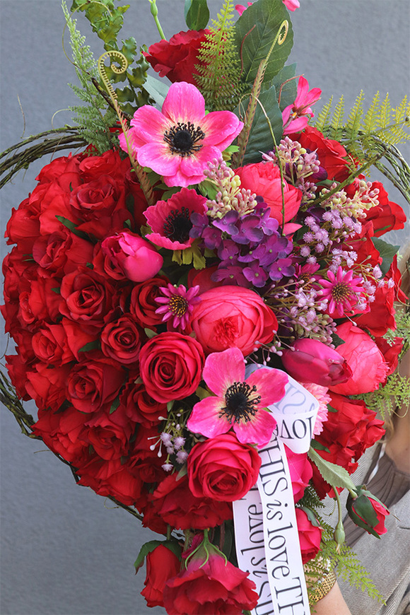 Dzień Mamy, dekoracja nagrobna w kształcie serca