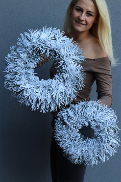 świąteczny ośnieżony wianek Mroźny, śr.33cm