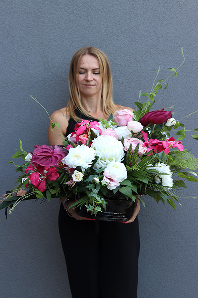 Legutte Pink, kompozycja nagrobna w ceramicznej misie, wym.50x56x95cm