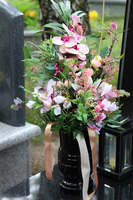 Memista, bukiet nagrobny z orchideą