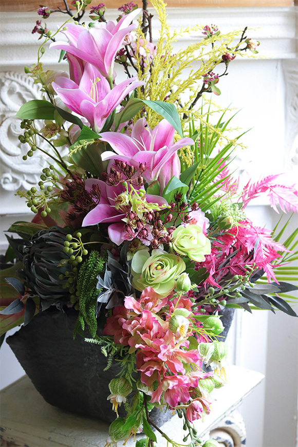 Memorie Volcan Lilly, nowoczesna kompozycja nagrobna w misie