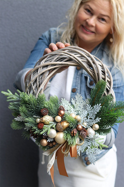 Golden Xmas, asymetryczny zimowy wianek, rozp.39cm
