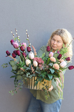 Tulippo England, dekoracja nagrobna w misie, wys.56cm