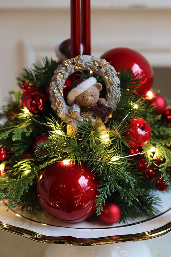 Wesołych Świąt, świąteczny stroik na paterze