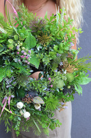 Bieszczady, zielony wianek na drzwi z ziołami